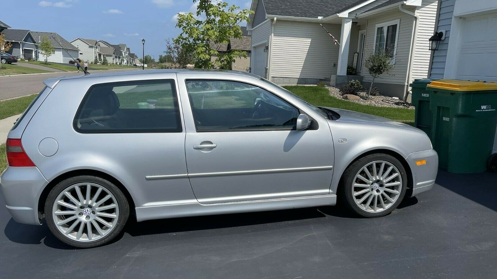 2004 Volkswagen R32  2004 Volkswagen Golf R32